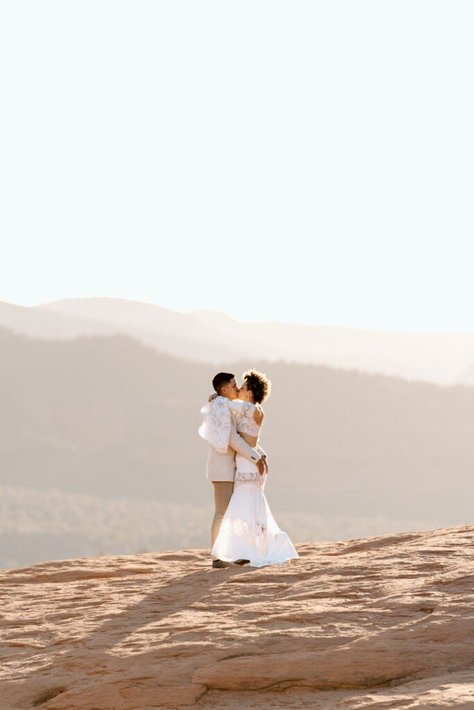 couple kissing during Arizona elopement