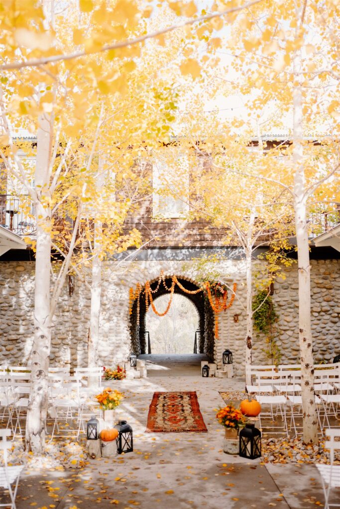 fall wedding decor for outdoor ceremony
