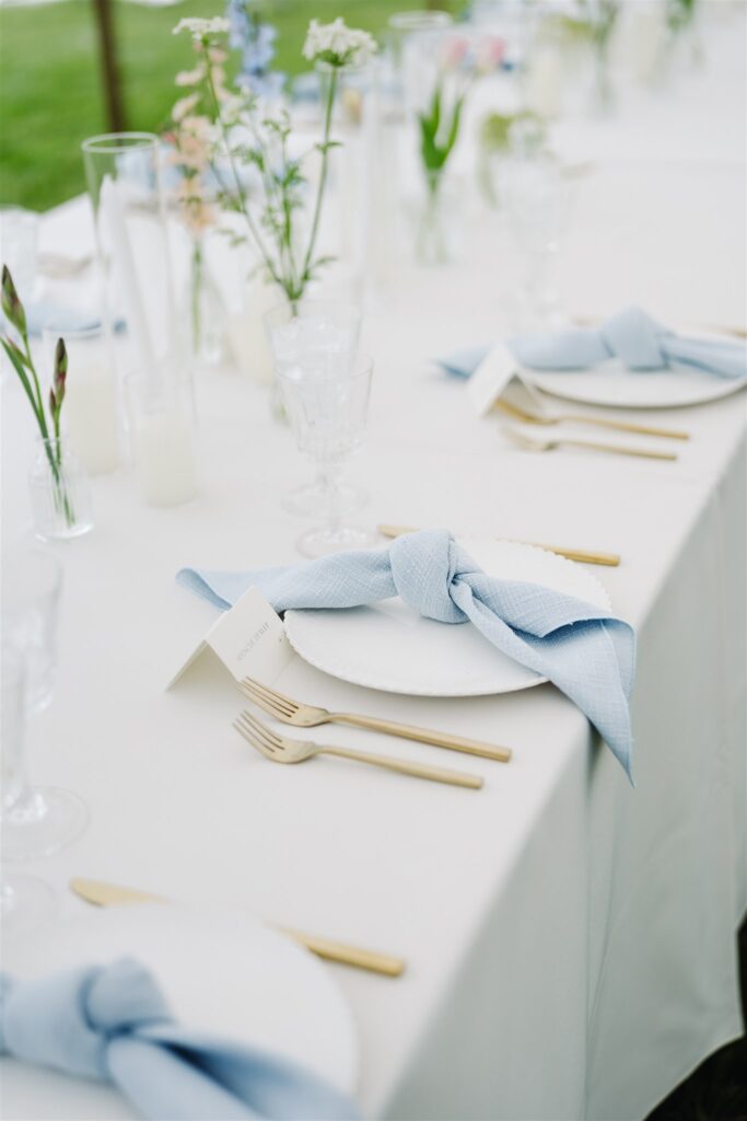 luxury outdoor wedding table settings