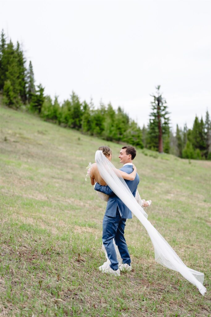 Mountain wedding couples portraits 