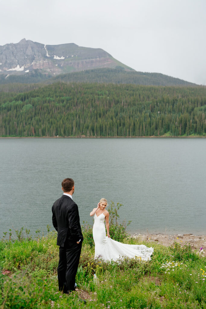 Colorado lake bride and groom photos