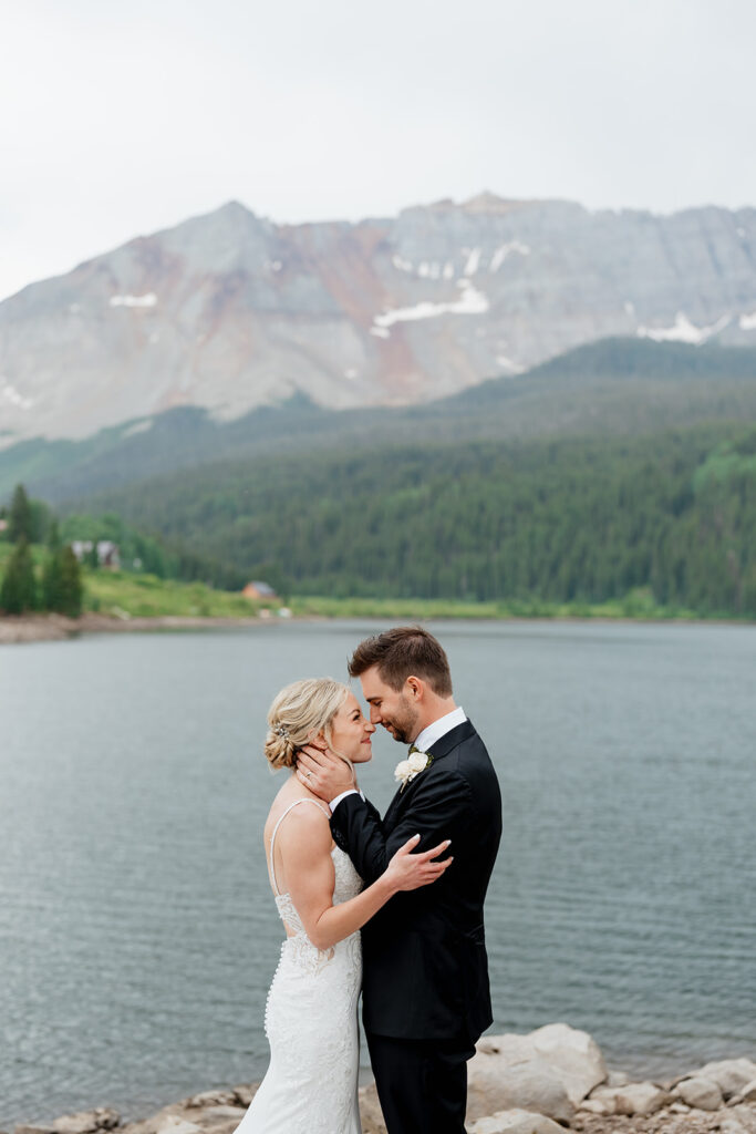 Colorado lake bride and groom photos