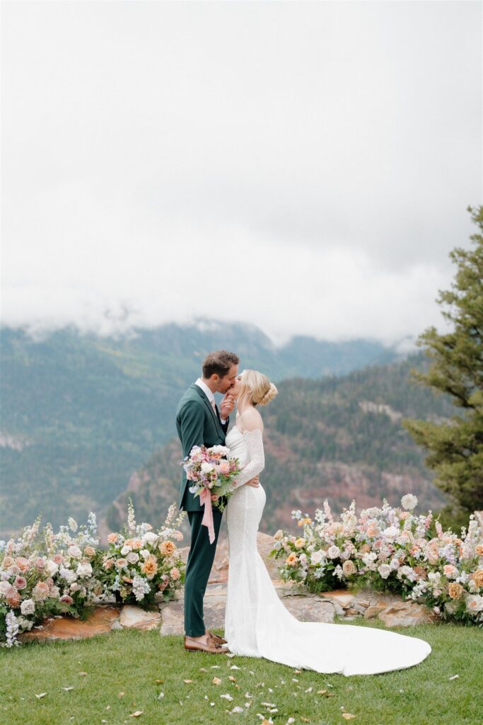 A Colorado destination wedding at Gold Mountain Ranch