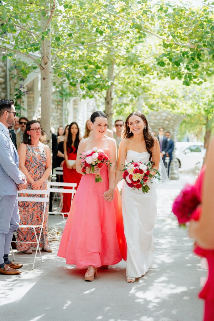 Bride's mother walks her down the aisle in place of her late father