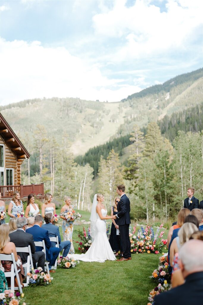 A Colorado mountain wedding ceremony at Beano's Cabin