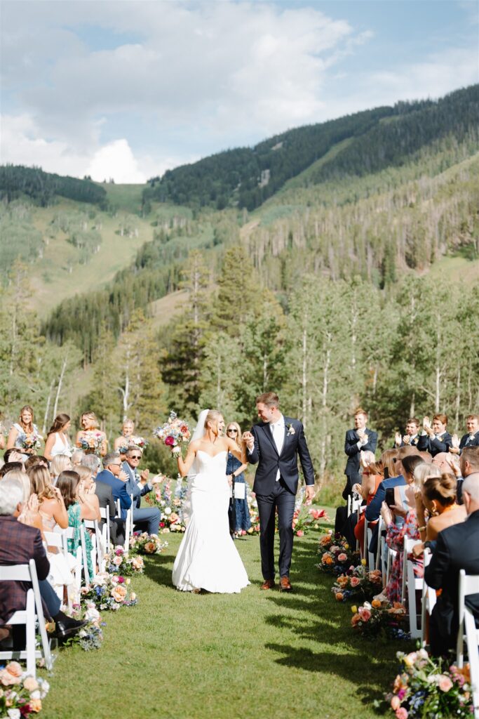 A Colorado mountain wedding ceremony at Beano's Cabin