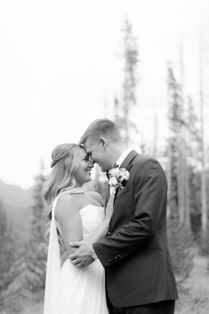 Colorado wedding photos of bride and groom at Piney Lake