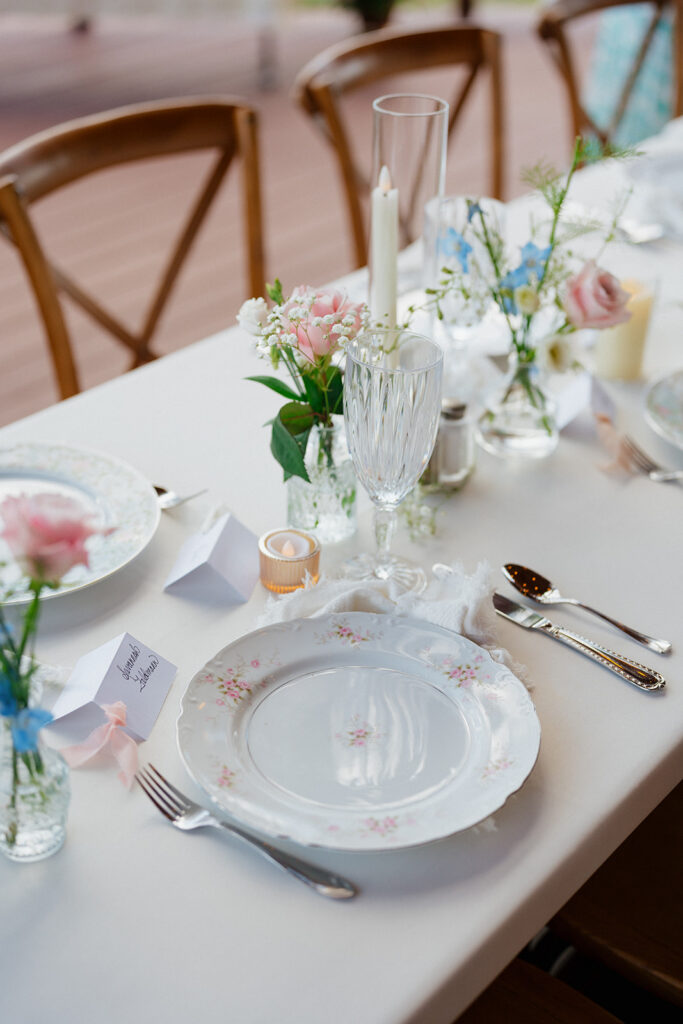Colorado destination wedding table settings and decor