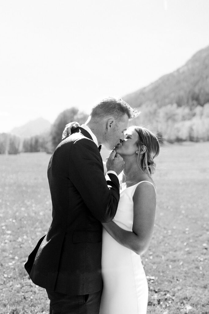 Colorado wedding bride and groom photos