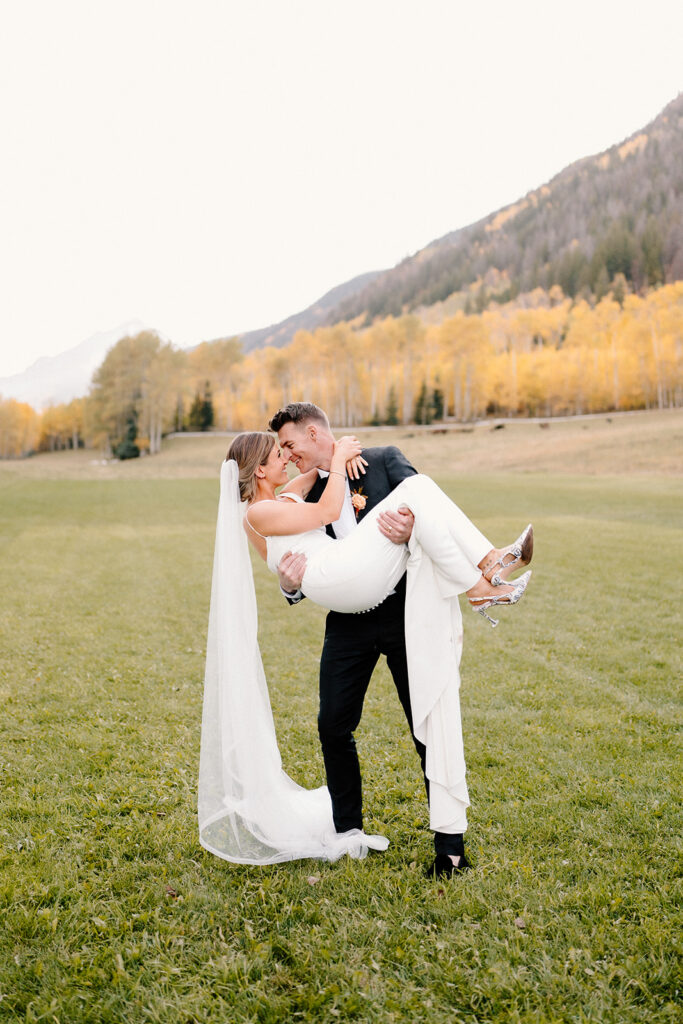 Colorado fall wedding portraits in Aspen